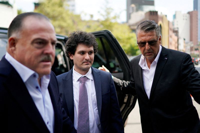 © Reuters. FILE PHOTO: Sam Bankman-Fried, the founder of bankrupt cryptocurrency exchange FTX, arrives at court as lawyers push to persuade the judge overseeing his fraud case not to jail him ahead of trial, at a courthouse in New York, U.S., August 11, 2023.  REUTERS/Eduardo Munoz//File Photo