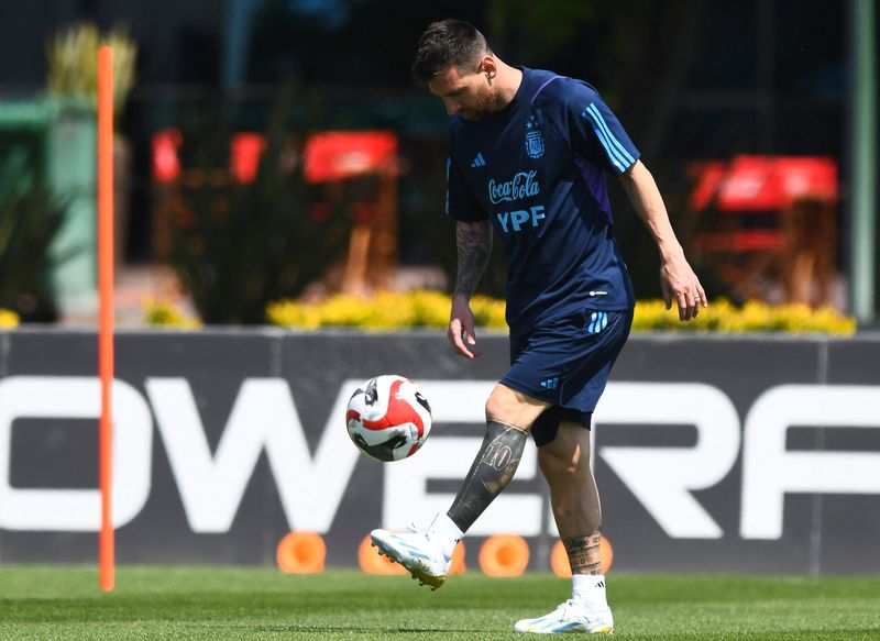 &copy; Reuters. Messi participa de treino em Buenos Aires
16/10/2023
REUTERS/Rodrigo Valle