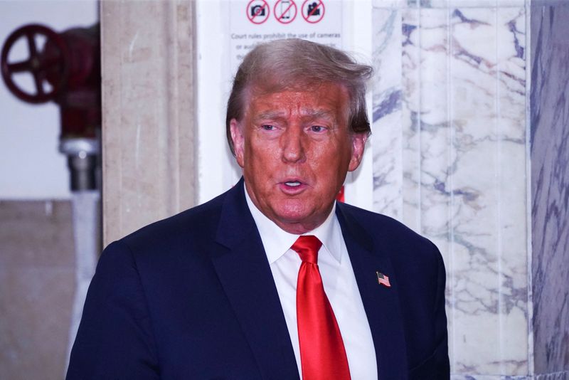 &copy; Reuters. Former U.S. President Donald Trump attends a Manhattan courthouse trial in a civil fraud case in New York, U.S., October 17, 2023. REUTERS/Bing Guan