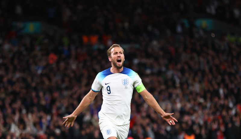 &copy; Reuters. هاري كين لاعب إنجلترا يحتفل بتسجيل الهدف الثالث خلال مباراة فريقه أمام إيطاليا بطولة أوروبا 2024 لكرة القدم في لندن يوم الثلاثاء. تصوير: كارل 