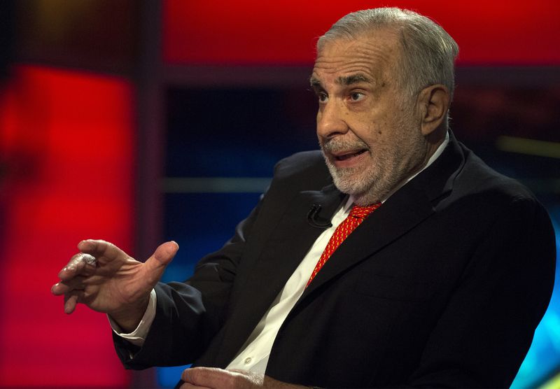 © Reuters. Billionaire activist-investor Carl Icahn gives an interview on FOX Business Network's Neil Cavuto show in New York, U.S. on February 11, 2014.  REUTERS/Brendan McDermid/File Photo