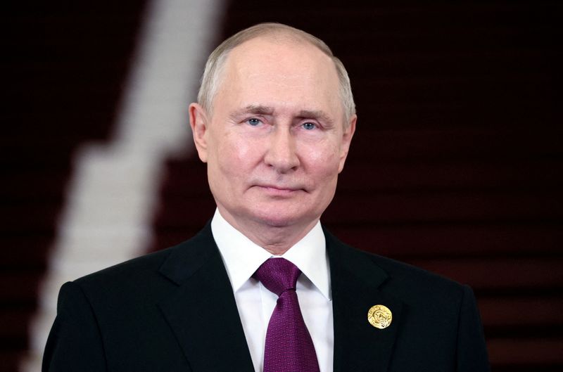 &copy; Reuters. 　１０月１７日、ロシアのプーチン大統領は、北京でモンゴルのフレルスフ大統領と会談し、同国経由でロシア産天然ガスを中国に輸送するパイプライン「シベリアの力２」事業は「順調に