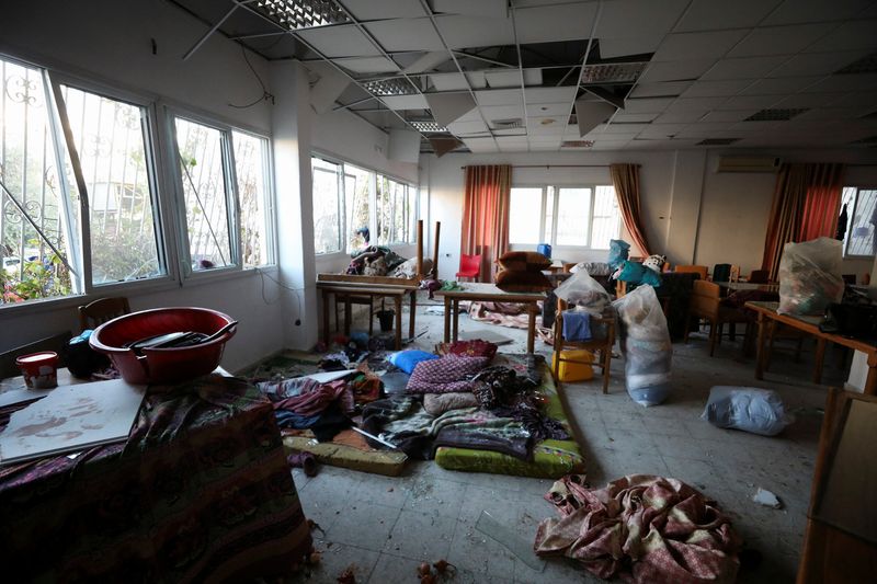 &copy; Reuters. L'hôpital Al-Ahli, où des centaines de Palestiniens ont été tués dans une explosion, à Gaza. /Photo prise le octobre 18, 2023/REUTERS/Mohammed Al-Masri