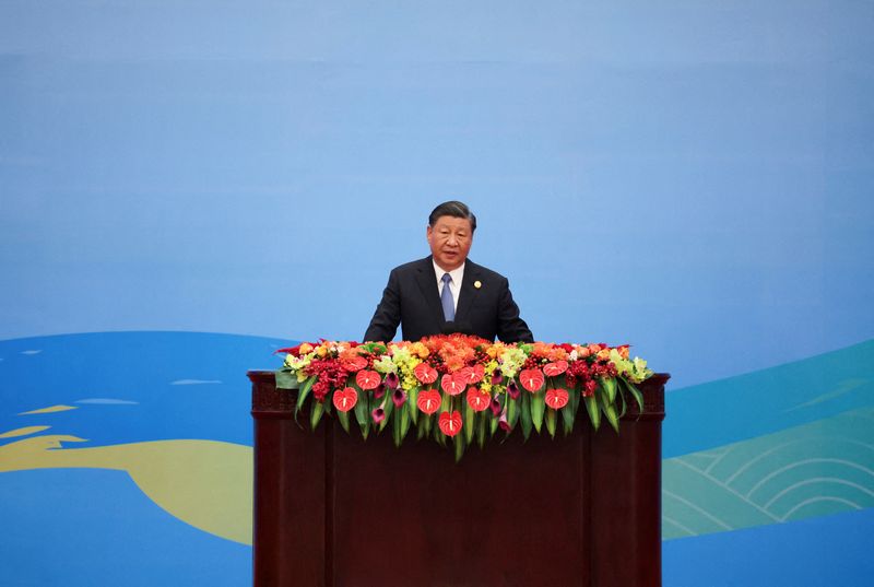 &copy; Reuters. El presidente de China, Xi Jinping, habla en la ceremonia de apertura del Foro de la Franja y la Ruta, con motivo del 10º aniversario de la Iniciativa de la Franja y la Ruta en el Gran Salón del Pueblo en Pekín, China. 18 de octubre de 2023. REUTERS/Ed