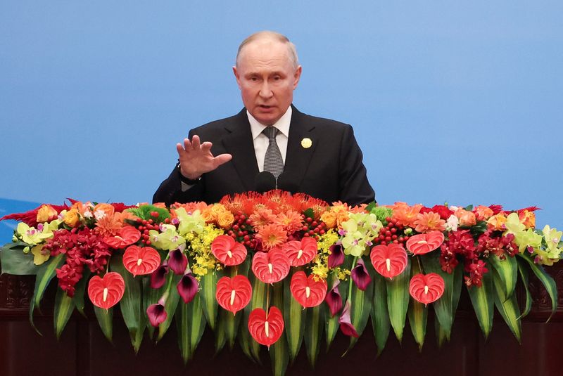 &copy; Reuters. الرئيس الروسي فلاديمير بوتين يوم الأربعاء  يتحدث خلال حفل افتتاح منتدى الحزام والطريق في بكين يوم الأربعاء. تصوير: إدجار سو - رويترز