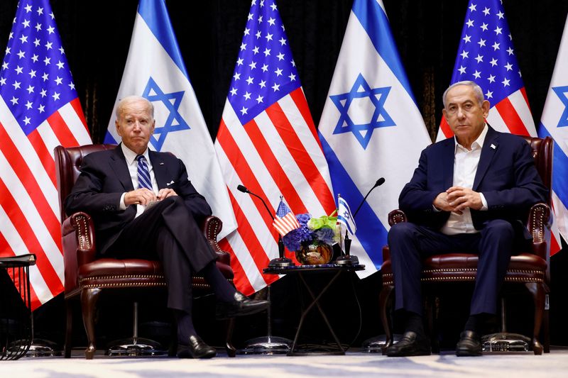 &copy; Reuters. الرئيس الأمريكي جو بايدن خلال اجتماعه مع رئيس الوزراء الإسرائيلي بنيامين نتنياهو في تل أبيب يوم الأربعاء. تصوير : إيفيلين هوكستاين - رويترز .