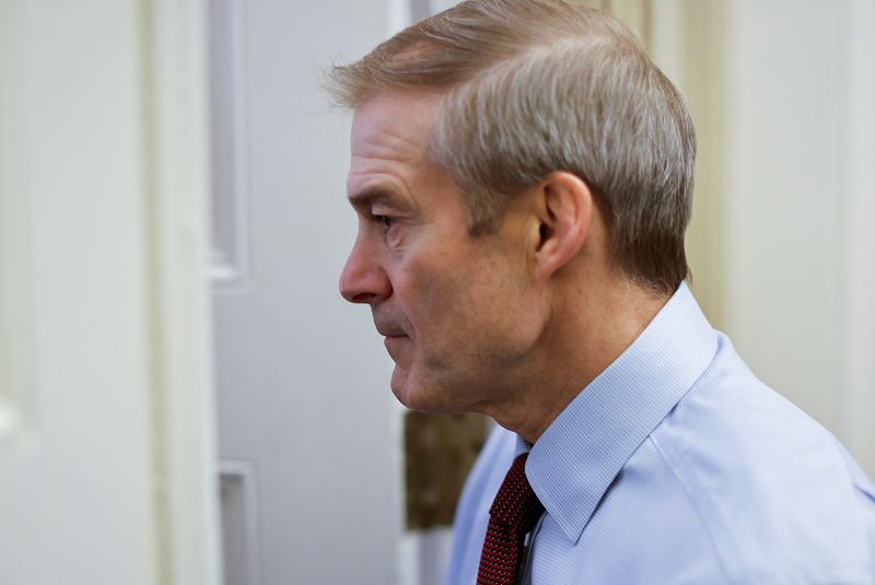 © Reuters. U.S. Rep. Jim Jordan (R-OH), currently the top contender in the race to be the next Speaker of the U.S. House of Representatives, arrives at the office of House Majority Whip Tom Emmer (R-MN) for meetings to try to find the remaining votes to get Jordan elected the next Speaker after he failed to win the gavel in the first round of voting, at the U.S. Capitol in Washington, U.S., October 18, 2023. REUTERS/Jonathan Ernst