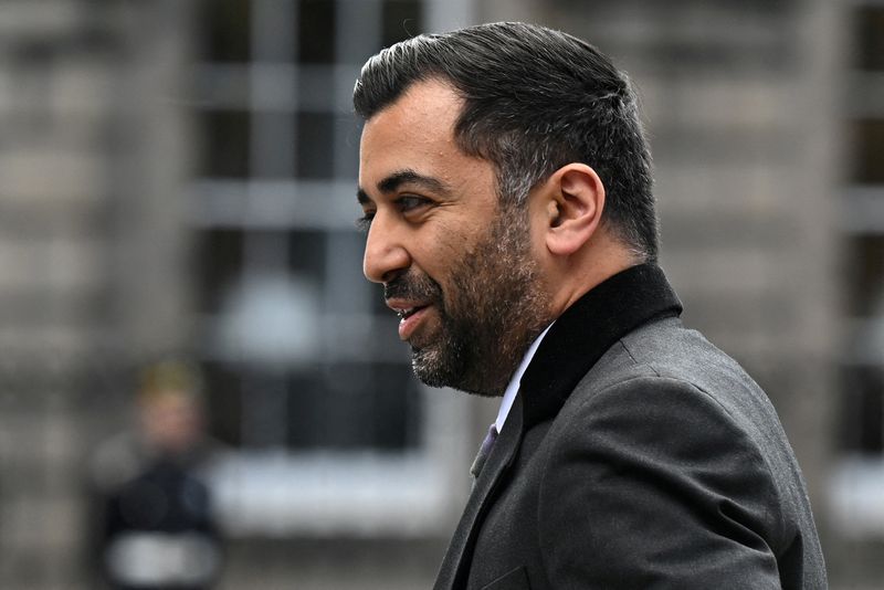 © Reuters. FILE PHOTO: Scotland's first minister and Scottish National Party (SNP) leader Humza Yousaf arrives at St Giles' Cathedral to attend a National Service of Thanksgiving and Dedication, in Edinburgh on July 5, 2023. PAUL ELLIS/Pool via REUTERS/File Photo