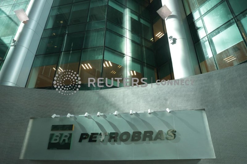 &copy; Reuters. Logo da Petrobras em seu prédio no Rio de Janeiro
17/07/2023
REUTERS/Ricardo Moraes