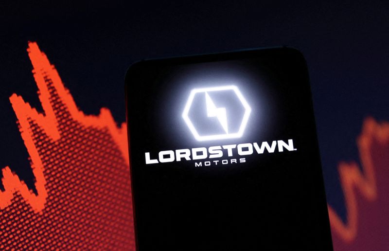 &copy; Reuters. FILE PHOTO: Lordstown Motors logo and decreasing stock graph are seen in this illustration taken, May 2, 2023. REUTERS/Dado Ruvic/File Photo