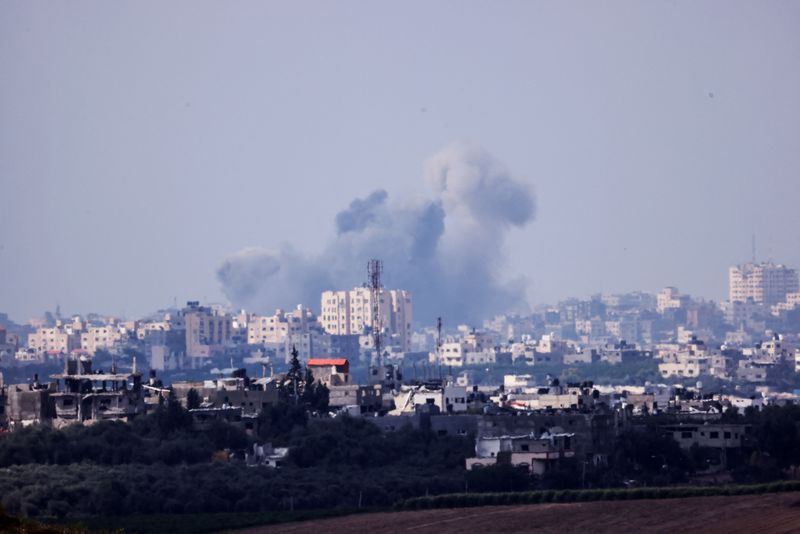 © Reuters. Bombardeio israelense em Gaza
16/10/2023
REUTERS/Amir Cohen