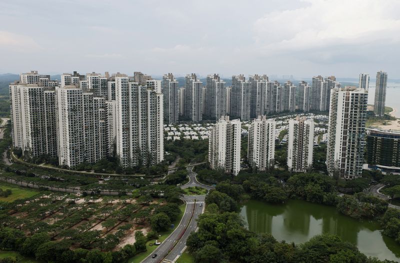 © Reuters. FILE PHOTO: A view of the residential apartments in Country Garden's Forest City development in Johor Bahru, Malaysia August 16, 2023. REUTERS/Edgar Su/File Photo