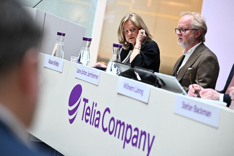 &copy; Reuters. FILE PHOTO: Allison Kirkby, President and CEO of Telia Company AB and Chairman of the board Lars-Johan Jarnheimer attend the annual general company meeting in Solna, Stockholm, Sweden April 5, 2023. TT News Agency/Claudio Bresciani via REUTERS/File Photo