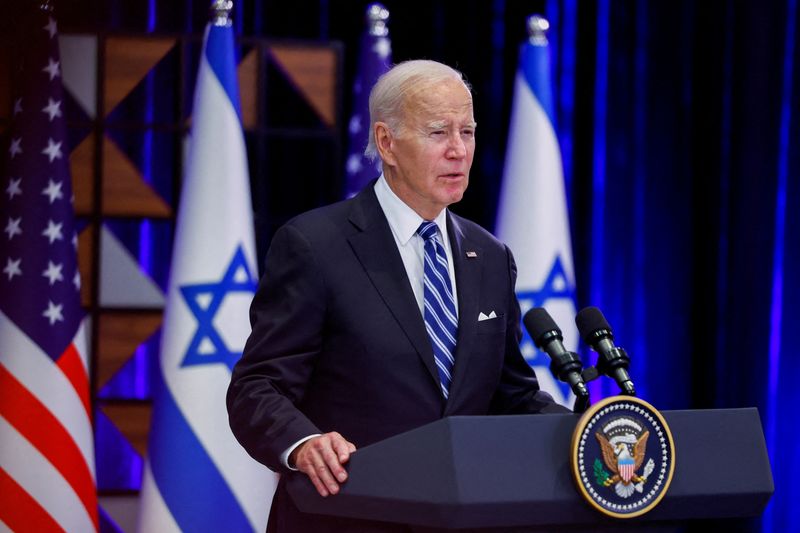 &copy; Reuters. الرئيس الأمريكي جو بايدن يتحدث خلال اجتماع في تل أبيب يوم الأربعاء. تصوير: إيفلين هوكستاين - رويترز. 