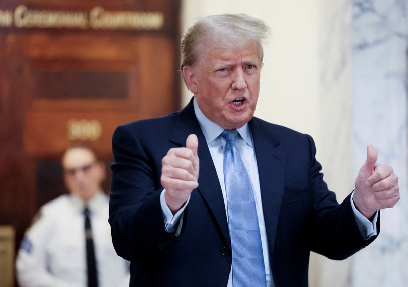 &copy; Reuters. Former U.S. President Donald Trump delivers remarks after exiting the courtroom as he attends his Manhattan courthouse trial in a civil fraud case in New York, U.S., October 18, 2023. REUTERS/Brendan McDermid