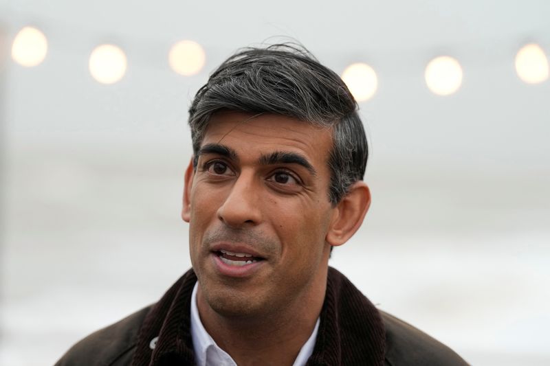 &copy; Reuters. British Prime Minister Rishi Sunak speaks to a TV reporter during his visit to Clacton-on-Sea, Britain, Wednesday, Oct. 18, 2023.     Frank Augstein/Pool via REUTERS 
