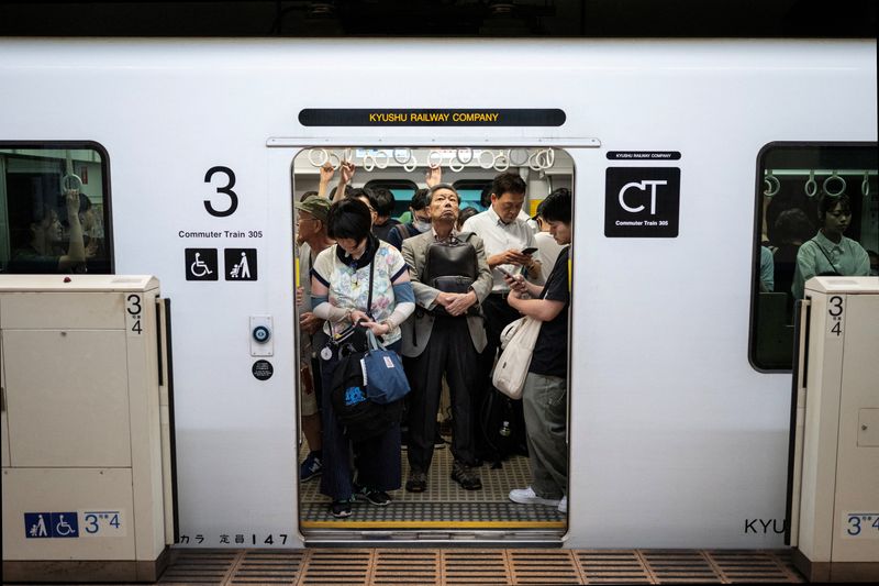 © Reuters. FILE PHOTO: People travel on the subway in Fukuoka, Japan, July 13, 2023. REUTERS/Marko Djuric/File photo