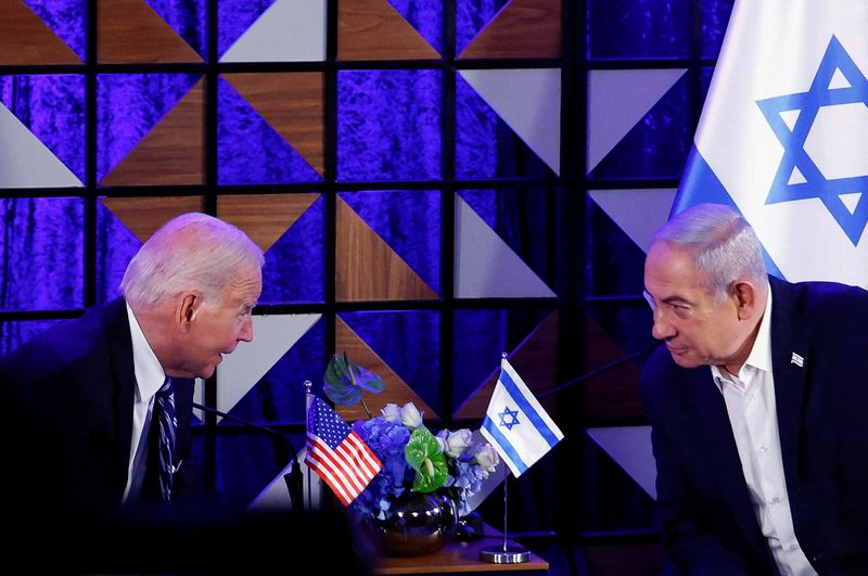 © Reuters. U.S. President Joe Biden attends a meeting with Israeli Prime Minister Benjamin Netanyahu, as he visits Israel amid the ongoing conflict between Israel and Hamas, in Tel Aviv, Israel, October 18, 2023. REUTERS/Evelyn Hockstein    