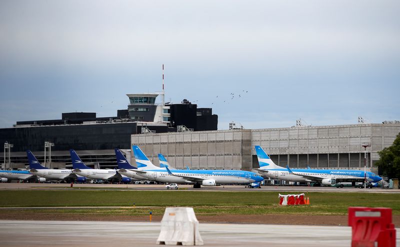 &copy; Reuters. Aviões da Aerolíneas Argentinas no aeroporto de Buenos Aires.
26/11/2018
REUTERS/Agustin Marcarian