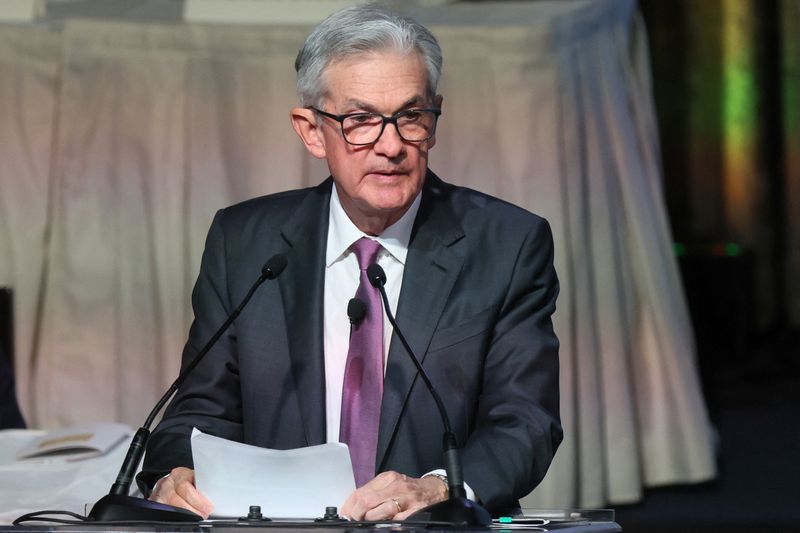© Reuters. Federal Reserve Chairman Jerome Powell speaks during a meeting of the Economic Club of New York in New York City, U.S., October 19, 2023.  REUTERS/Brendan McDermid