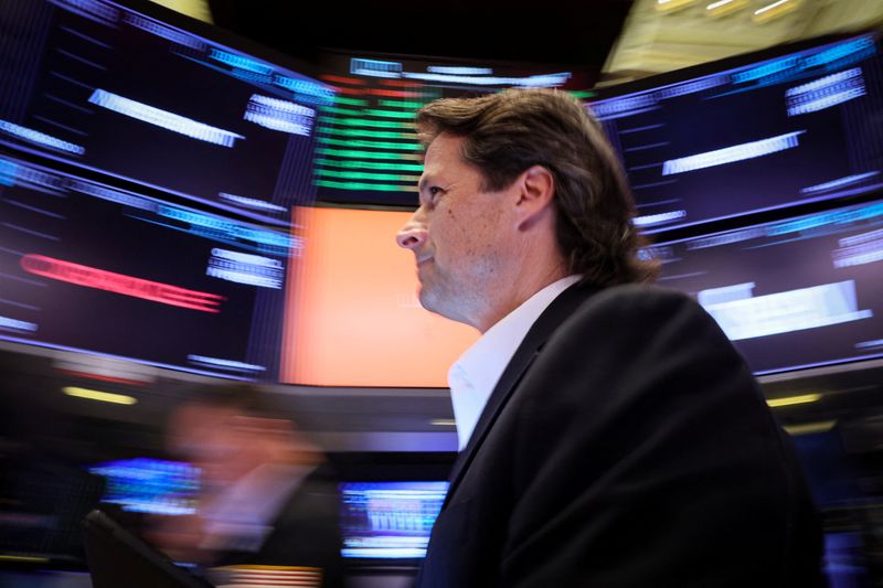 &copy; Reuters. FILE PHOTO: Traders work on the floor of the New York Stock Exchange (NYSE) in New York City, U.S., August 29, 2023.  REUTERS/Brendan McDermid