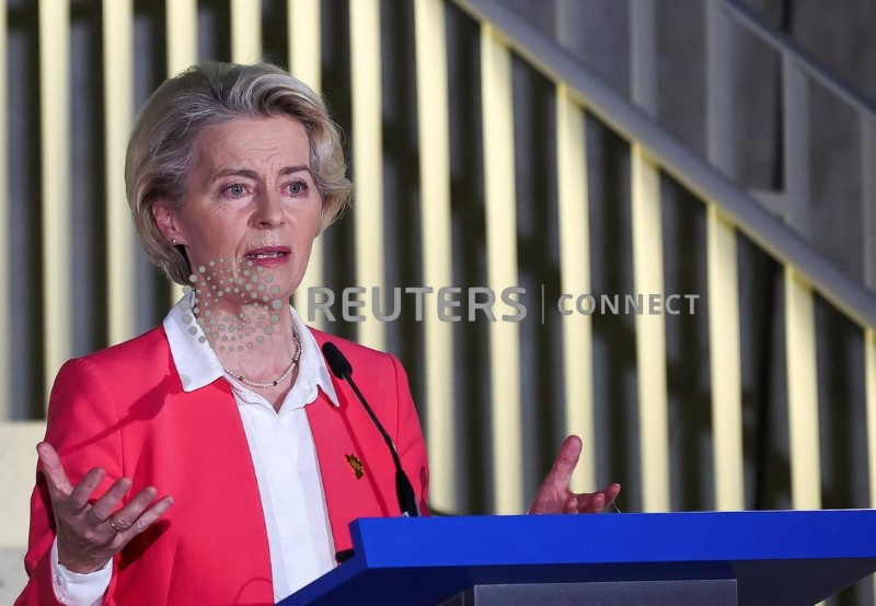 &copy; Reuters. A Presidente da Comissão Europeia, Ursula von der Leyen, participa de coletiva de imprensa na Albânia
16/10/2023
REUTERS/Florion Goga
