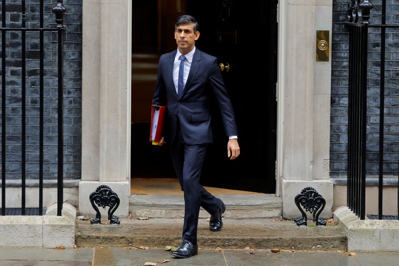 &copy; Reuters. FILE PHOTO: British Prime Minister Rishi Sunak leaves 10 Downing Street to attend Prime Minister's Questions at the Houses of Parliament in London, Britain, October 18, 2023. REUTERS/Clodagh Kilcoyne/File Photo