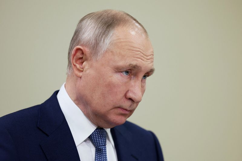 &copy; Reuters. ロシアのプーチン大統領が１９日、同国オリンピック委員会に対して無期限の資格停止処分を下した国際オリンピック委員会について、五輪を政治と人種差別の道具として利用していると非