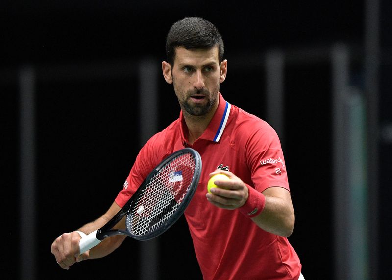 &copy; Reuters. El serbio Novak Djokovic durante su partido de dobles con Nikola Cacic contra los checos Tomas Machac y Adam Pavlasek, en la Copa Davis, Pabellón Fuente de San Luis, Valencia, España, 16 de septiembre de 2023 REUTERS/Pablo Morano