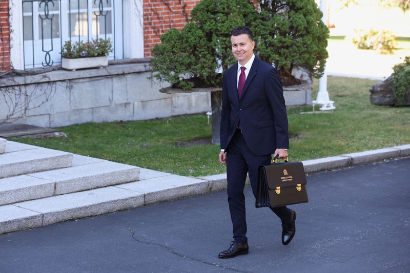 &copy; Reuters. FILE PHOTO: Spain's new Minister of Industry Hector Gomez Hernandez walks outside Moncloa Palace in Madrid, Spain, March 28, 2023. REUTERS/Isabel Infantes/File photo