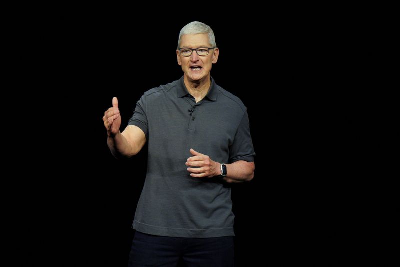 &copy; Reuters. Presidente-executivo da Apple, Tim Cook, durante evento na sede da companhia em Cupertino, no Estado norte-americano da Califórnia
12/09/2023 REUTERS/Loren Elliott