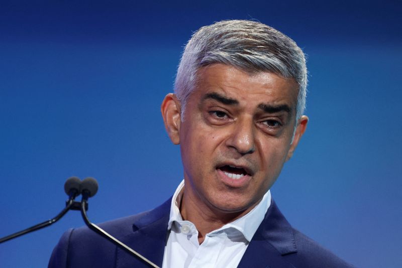 &copy; Reuters. FILE PHOTO: Mayor of London Sadiq Khan speaks at the London Tech Week in London, Britain, June 12, 2023. REUTERS/Toby Melville/File Photo