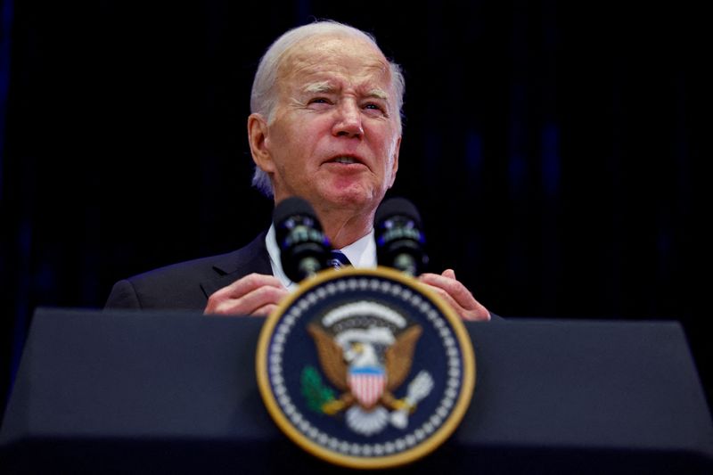 &copy; Reuters. FILE PHOTO: U.S. President Joe Biden delivers remarks as he visits Israel amid the ongoing conflict between Israel and Hamas, in Tel Aviv, Israel, October 18, 2023. REUTERS/Evelyn Hockstein/File Photo