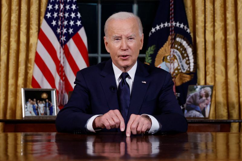 &copy; Reuters. U.S.  President Joe Biden delivers a prime-time address to the nation about his approaches to the conflict between Israel and Hamas, humanitarian assistance in Gaza and continued support for Ukraine in their war with Russia, from the Oval Office of the Wh