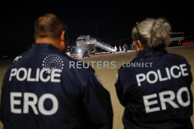 &copy; Reuters. Autoridades de imigração dos EUA deportam migrantes do Texas para a Venezuela
18/10/2023
REUTERS/Daniel Becerril