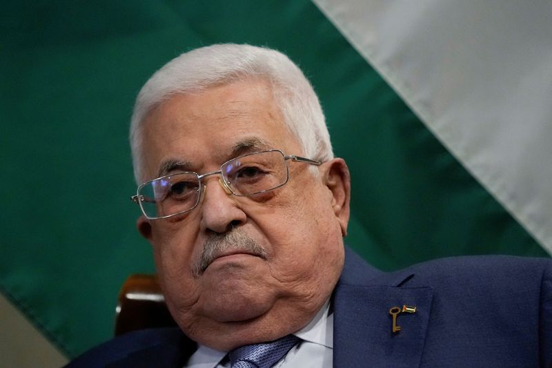 &copy; Reuters. الرئيس الفلسطيني محمود عباس في عمان بالأردن يوم 17 أكتوبر تشرين الأول 2023. صورة لرويترز من ممثل لوكالات الأنباء.