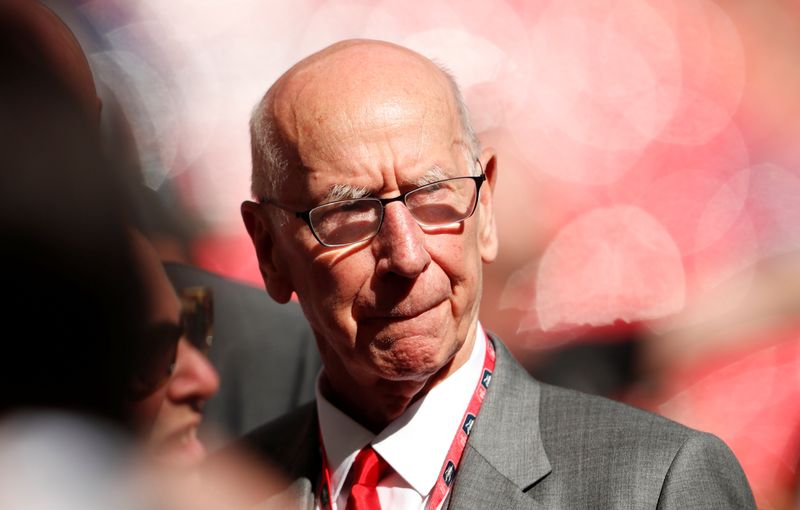 &copy; Reuters. Fútbol - Final de la FA Cup - Chelsea vs Manchester United - Estadio de Wembley, Londres, Gran Bretaña - 19 de mayo de 2018. Sir Bobby Charlton antes del partido. Action Images vía Reuters/Lee Smith/