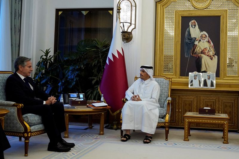 &copy; Reuters. وزير الخارجية القطري الشيخ محمد بن عبد الرحمن آل ثاني يلتقي نظيره الأمريكي أنتوني بلينكن في الدوحة يوم 13 أكتوبر تشرين الأول 2023. صورة لرويترز