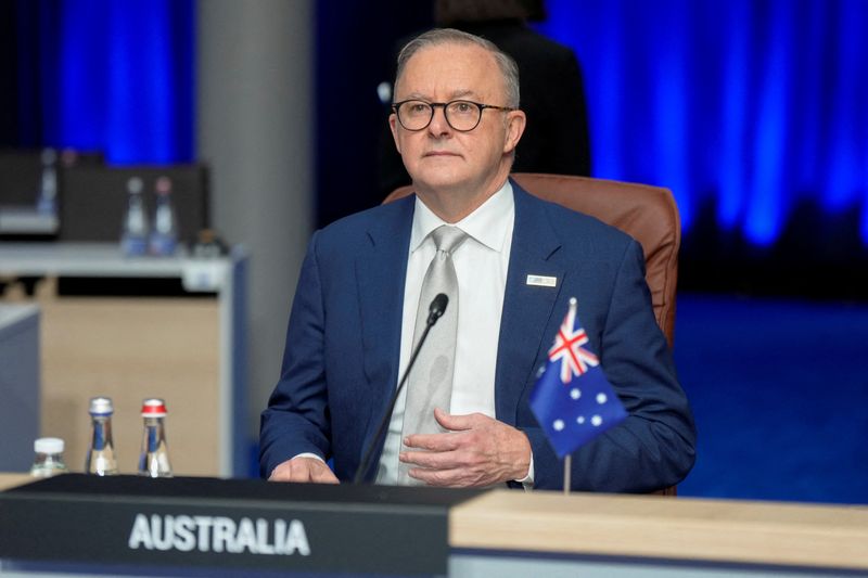 Australia PM to visit China, with progress on wine, wind tower disputes