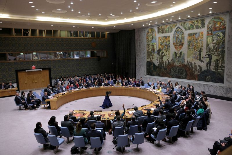 &copy; Reuters. منظر عام لاجتماع مجلس الأمن الدولي عن الصراع بين إسرائيل وحماس في مقر الأمم المتحدة الرئيسي بنيويورك يوم 16 أكتوبر تشرين الأول 2023. تصوير: آند