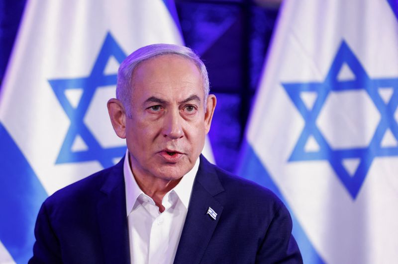 © Reuters. رئيس الوزراء الإسرائيلي بنيامين نتنياهو خلال اجتماع في تل أبيب يوم 18 أكتوبر تشرين الأول 2023. تصوير: إيفلين هوكستين - رويترز.
