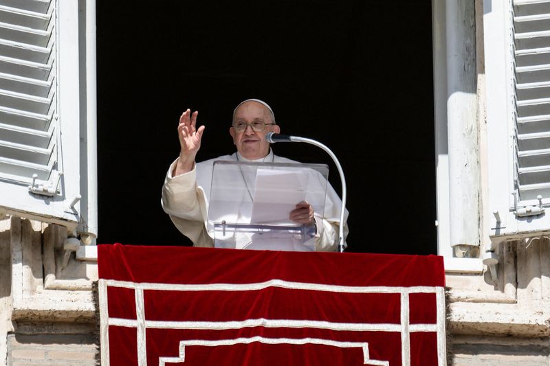 &copy; Reuters. Pope Francis leads the Angelus prayer from his window at the Vatican, October 22, 2023. Vatican Media/­Handout via REUTERS