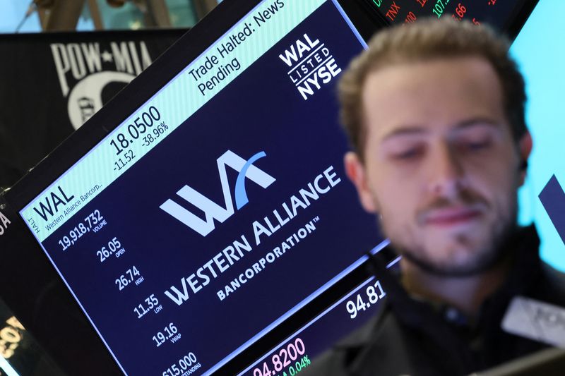 &copy; Reuters. FILE PHOTO: A screen displays that trading is halted for Western Alliance Bancorporation on the floor of the New York Stock Exchange (NYSE) in New York City, U.S., May 4, 2023.  REUTERS/Brendan McDermid/File photo