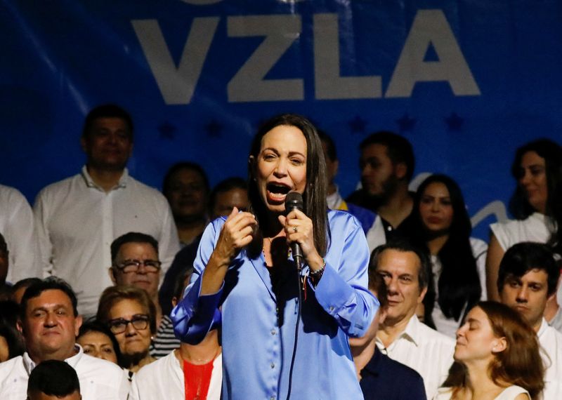 © Reuters. Industrial engineer and former lawmaker Maria Corina Machado addresses supporters as she reacts to the vote count, after Venezuelans voted in a primary to choose a unity opposition candidate to face Venezuela's President Nicolas Maduro in his probable re-election bid in 2024, in Caracas, Venezuela October 23, 2023. REUTERS/Leonardo Fernandez Viloria