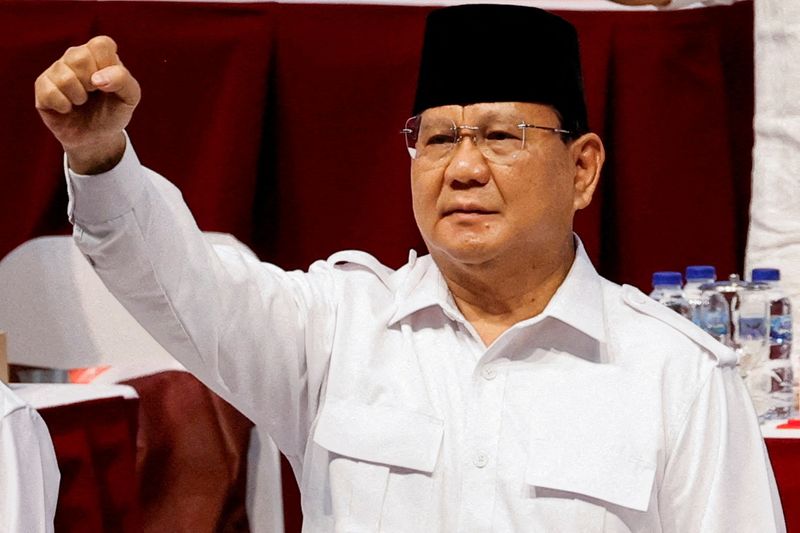 &copy; Reuters. FILE PHOTO: Indonesian Defence Minister Prabowo Subianto gestures while attending a meeting of his Gerindra Party, in Bogor, Indonesia August 12, 2022. REUTERS/Willy Kurniawan/File Photo
