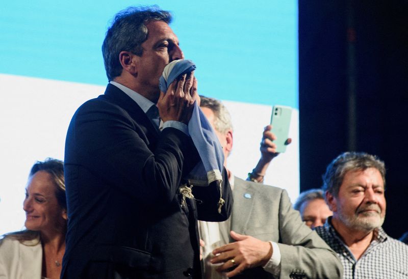 &copy; Reuters. FILE PHOTO: Argentina's presidential candidate Sergio Massa reacts to the results of the presidential election, in Buenos Aires, Argentina October 22, 2023. REUTERS/Martin Cossarini/File Photo