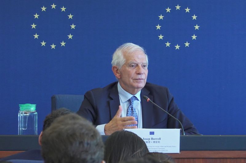 &copy; Reuters. Le haut représentant de l'Union européenne pour les Affaires étrangères, Josep Borrell, participe à une conférence de presse à Pékin. /Photo prise le 14 octobre 2023/REUTERS/Xiaoyu Yin