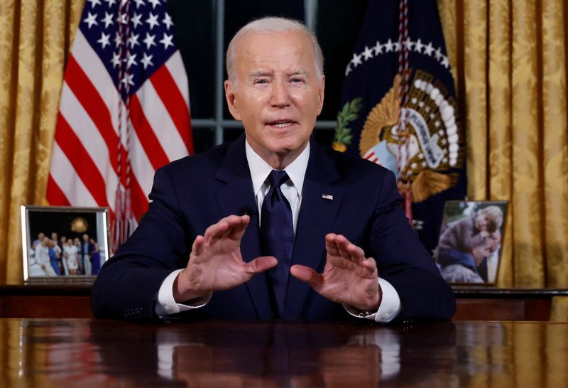 &copy; Reuters. U.S.  President Joe Biden delivers a prime-time address to the nation about his approaches to the conflict between Israel and Hamas, humanitarian assistance in Gaza and continued support for Ukraine in their war with Russia, from the Oval Office of the Wh