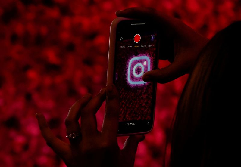© Reuters. FILE PHOTO: A logo of mobile application Instagram is seen on a mobile phone, during a conference in Mumbai, India, September 20, 2023. REUTERS/Francis Mascarenhas/File Photo
