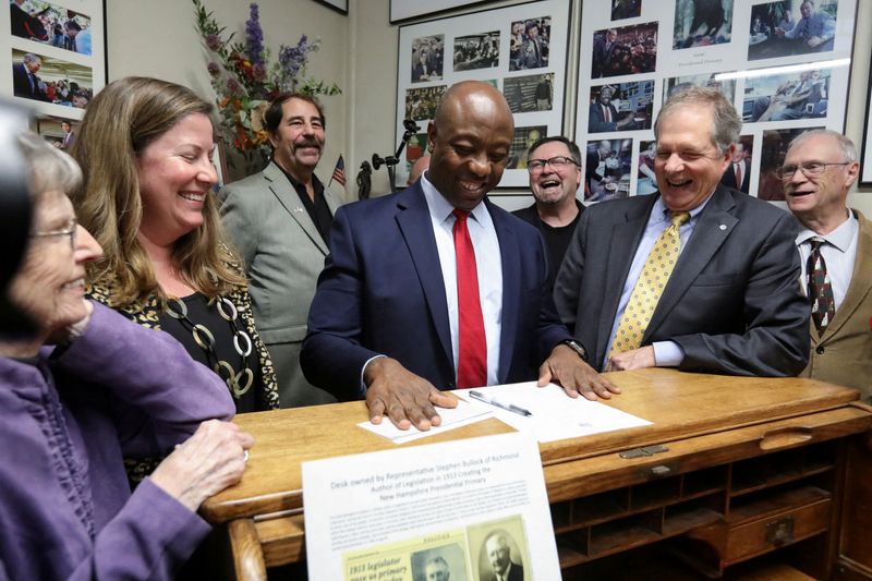 &copy; Reuters. FILE PHOTO: Republican presidential candidate U.S. Senator Tim Scott (R-SC) files the paperwork to put his name on the ballot for the primary election, in the New Hampshire Secretary of State's office in Concord, New Hampshire, U.S., October 20, 2023.   R